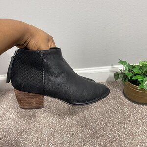 Clarks Spiced Ruby Black Leather Ankle Boots Back Zip Size 7.5 M Block Heel